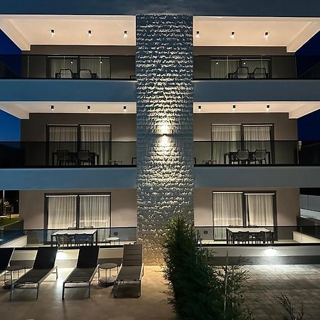 Alex Luxury Apartments Ровин Екстериор снимка