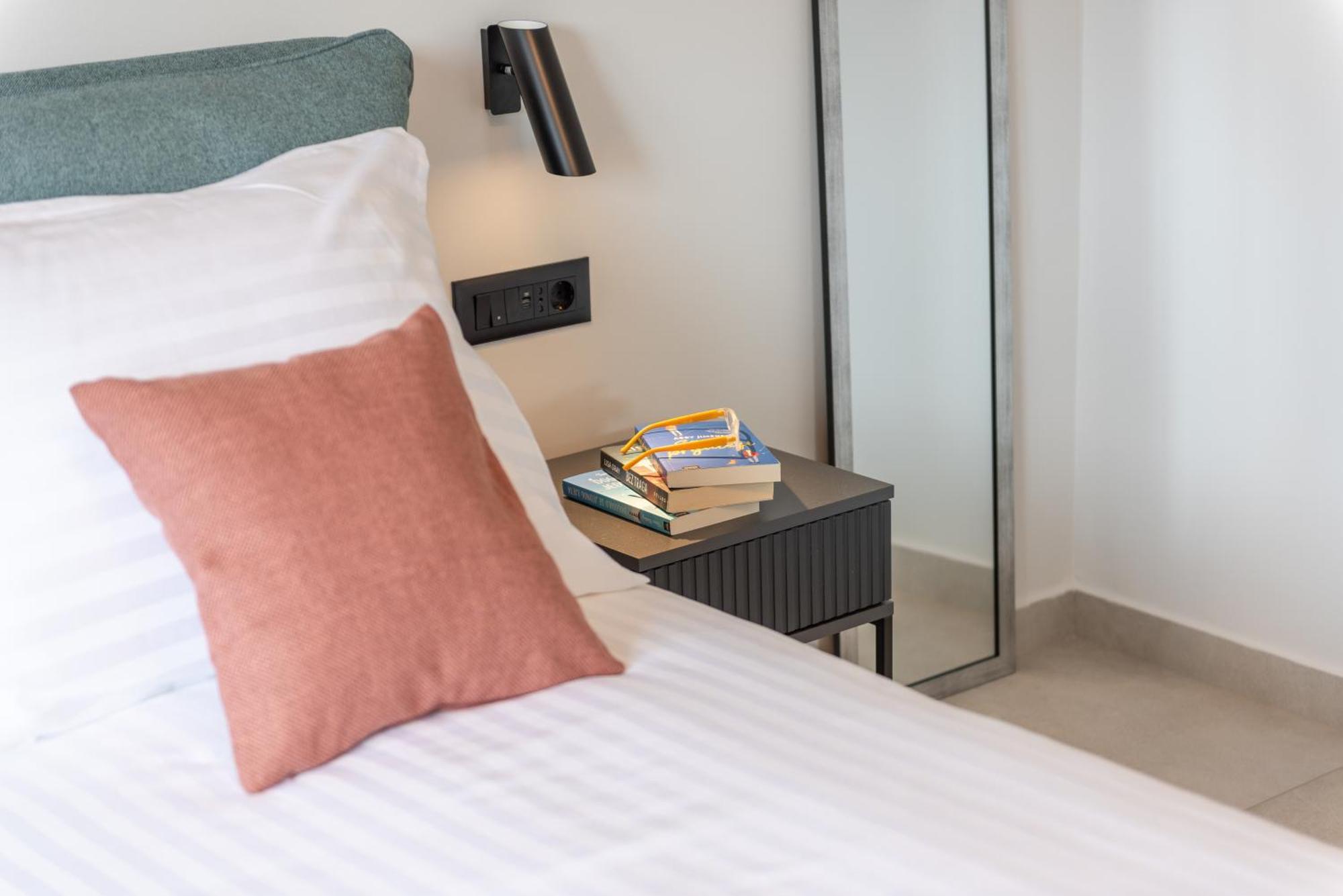 Alex Luxury Apartments Ровин Екстериор снимка