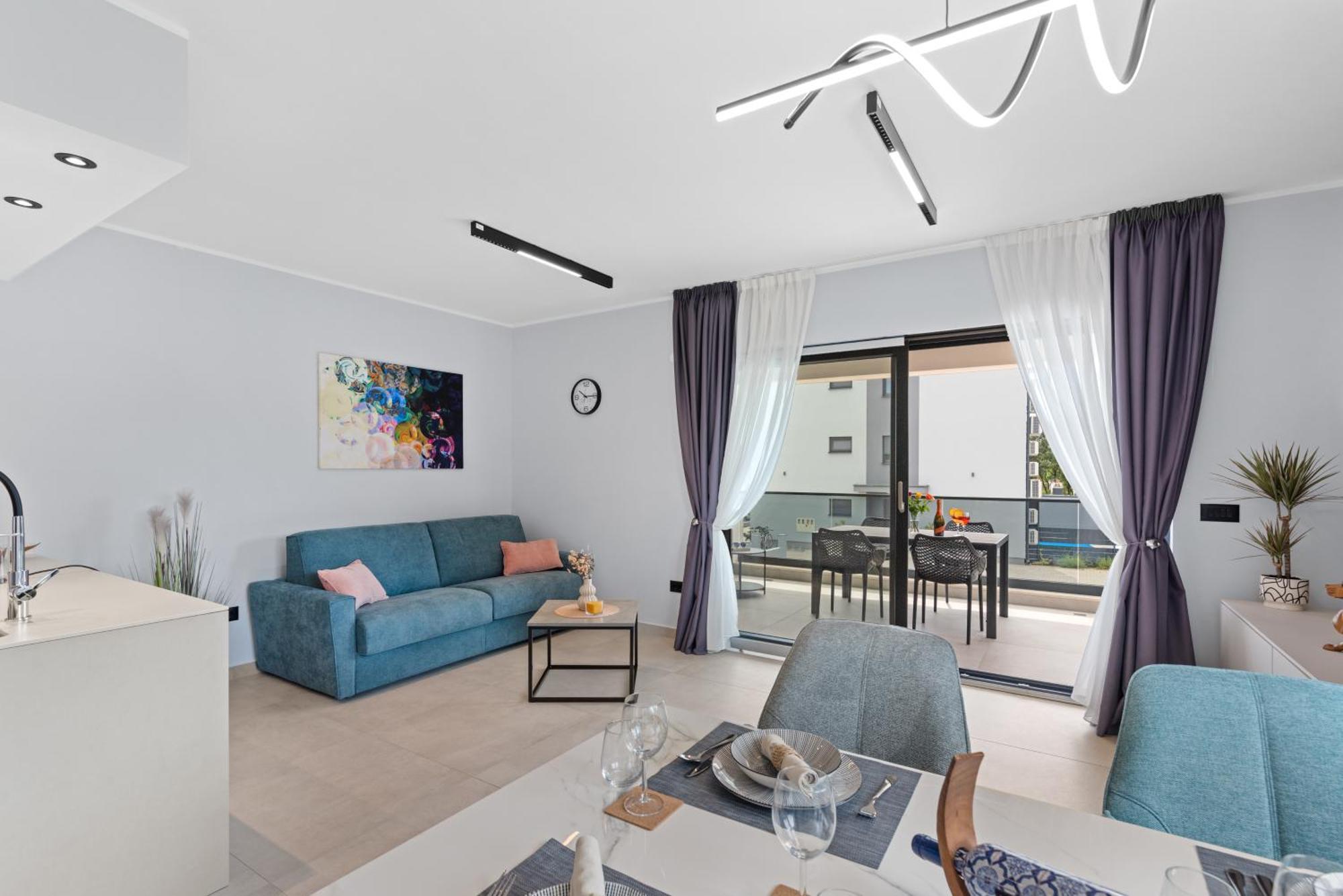 Alex Luxury Apartments Ровин Екстериор снимка