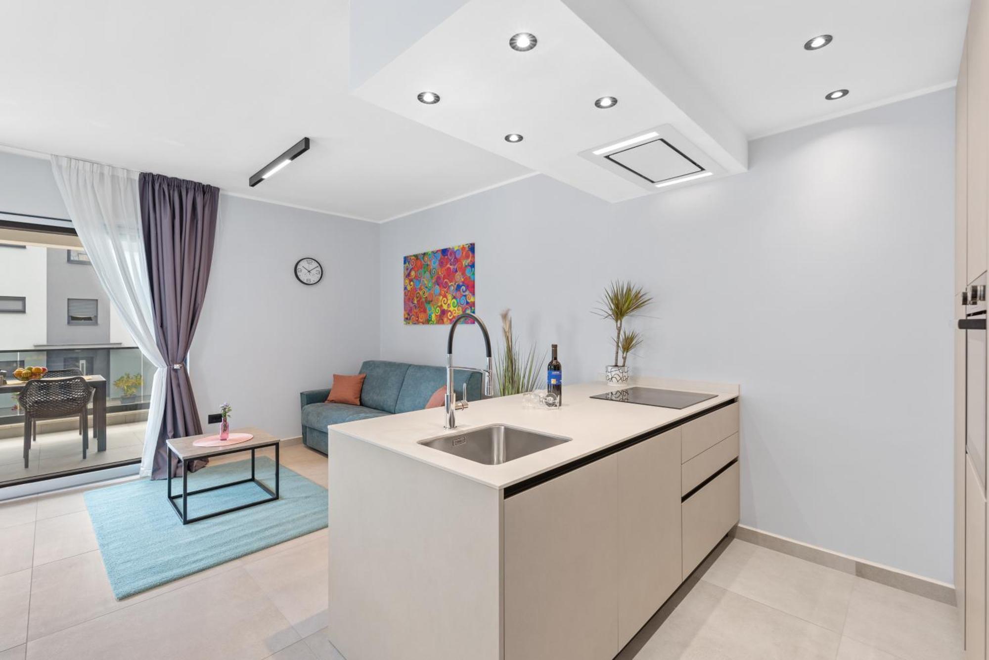 Alex Luxury Apartments Ровин Екстериор снимка