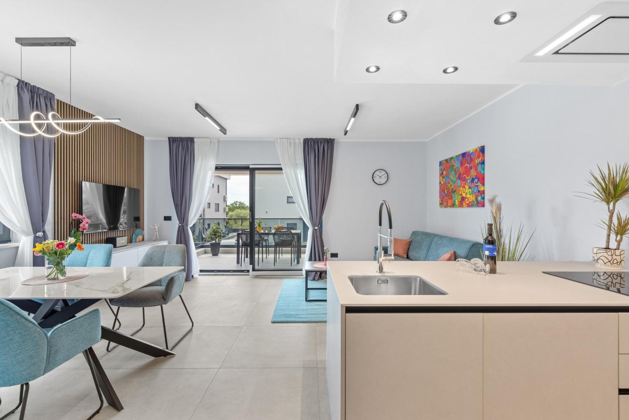 Alex Luxury Apartments Ровин Екстериор снимка